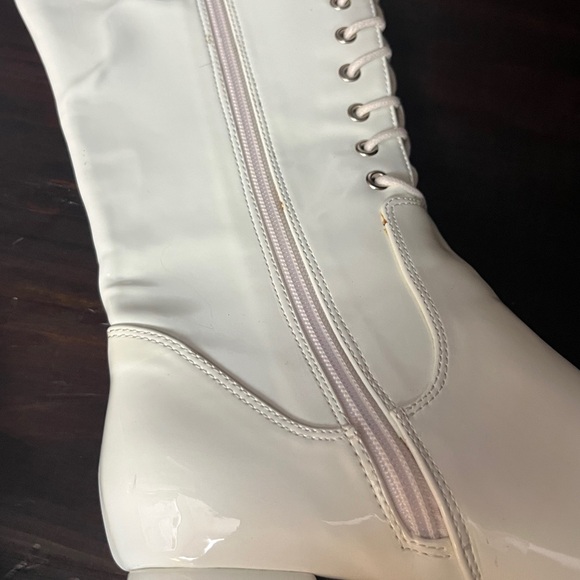 Sugar Thrillz Heart Walk Over You Platform Boots White - Picture 10 of 12